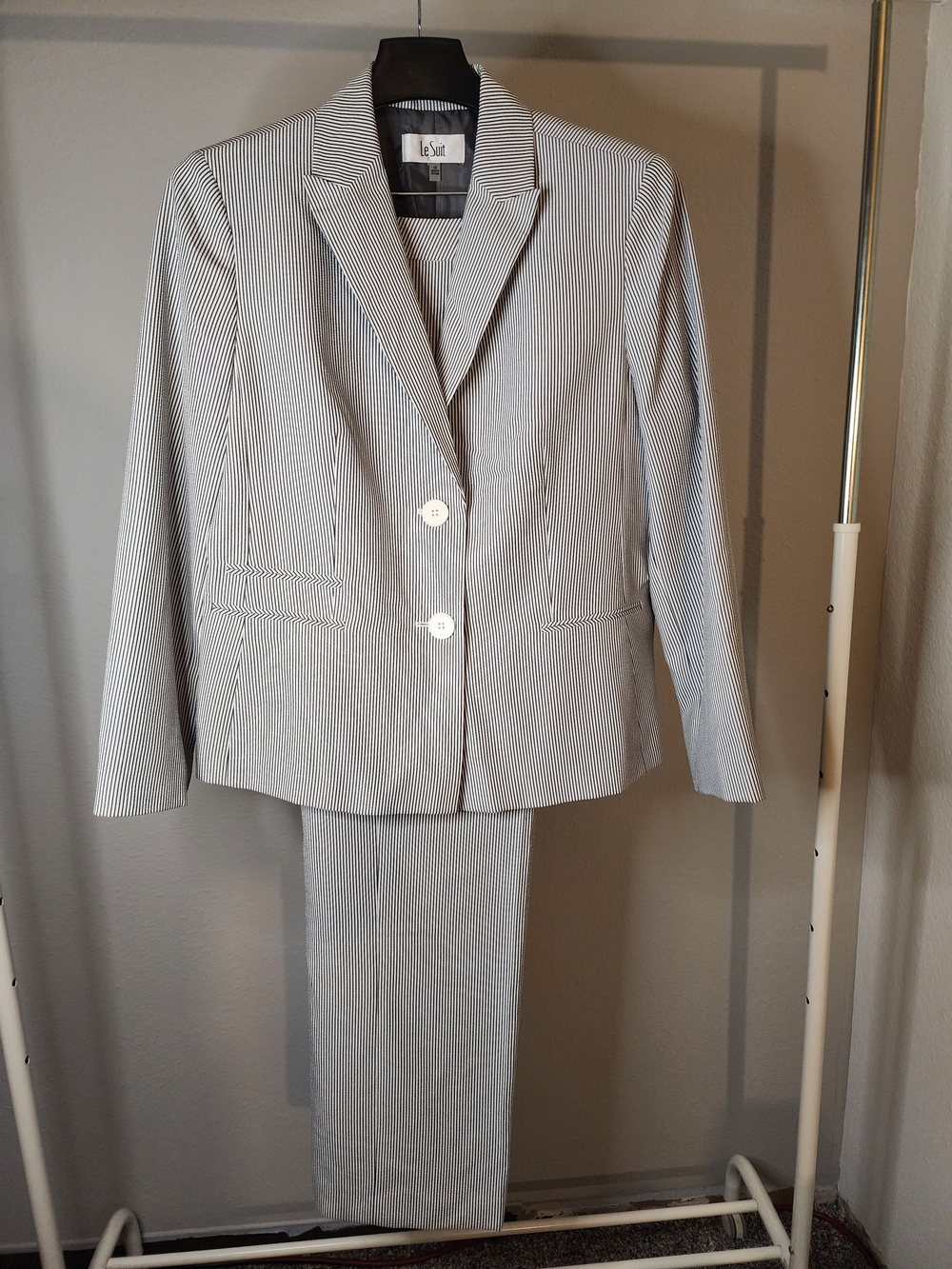 Le Suit Women's Gray Pinstripe Suit Jacket & Pants